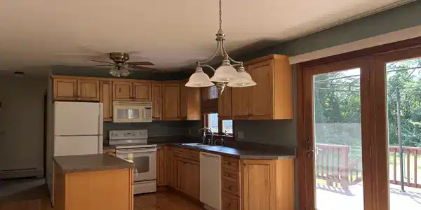 Image 4: Kitchen