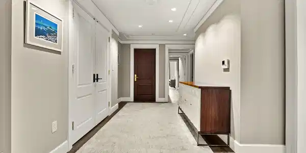 Image 3: Elevator entrance