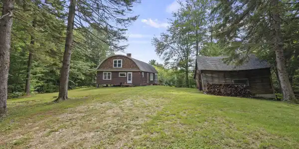 Image 2: 5 Exterior Front