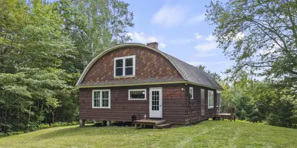 Image 3: 10 Exterior Front