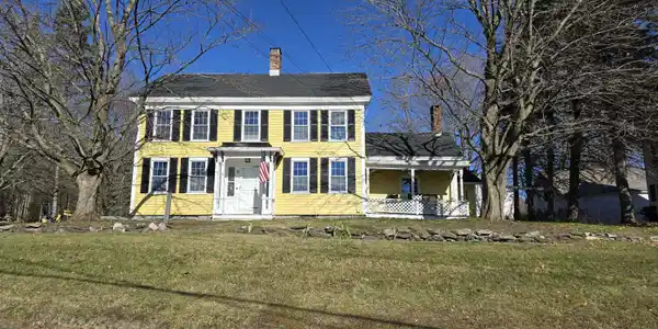 18 Mountain Rd
