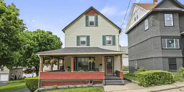 8 Richmond St