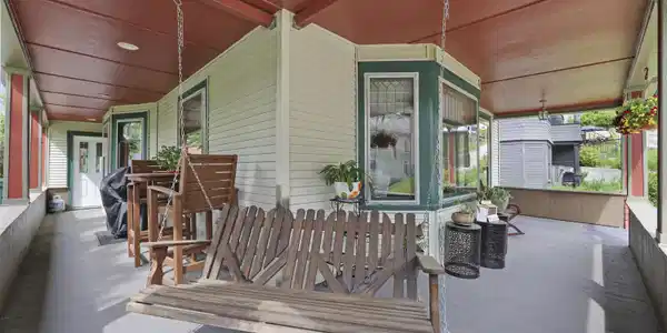 Image 4: Front Porch