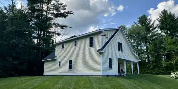 Image 4: Exterior Rear