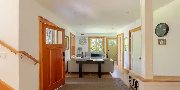 Image 2: entry