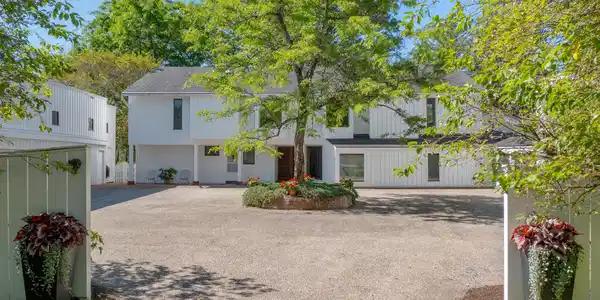 23 Prospect Hill Rd
