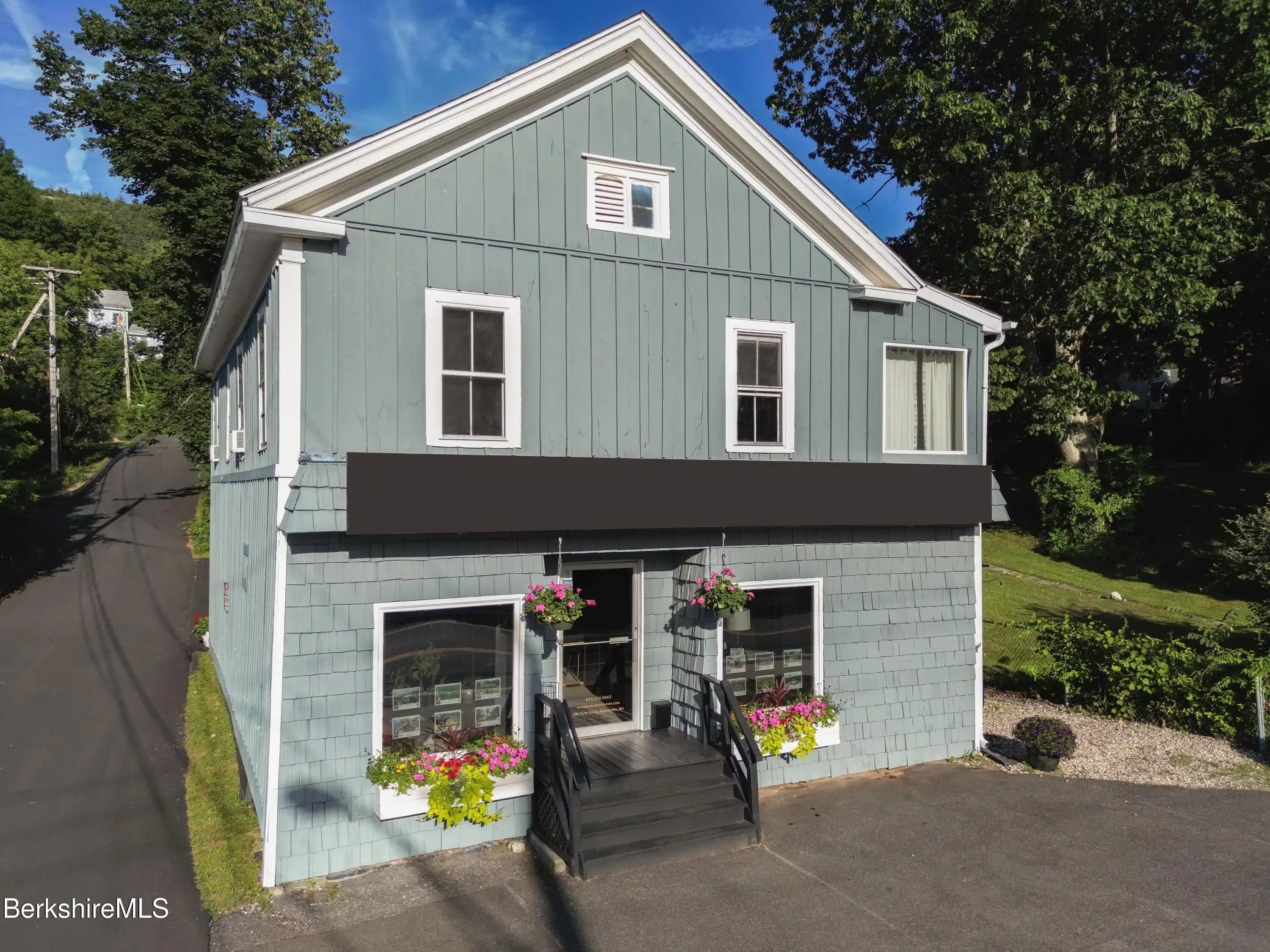 Image 1: office front exterior for rental no sign