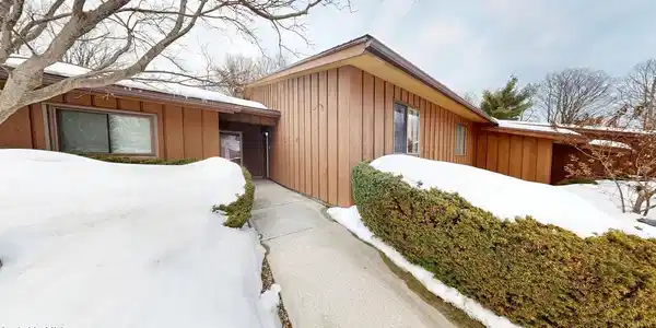 58 Churchill Crest