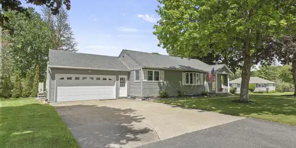 Image 3: 15 Exterior Front