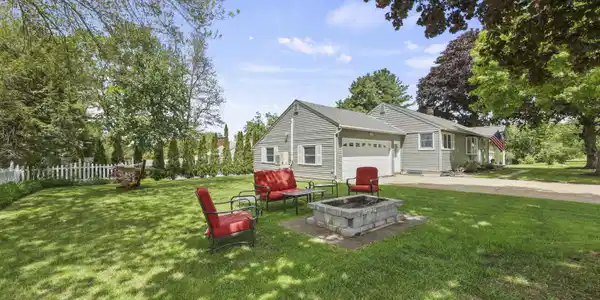 Image 4: 245 Side Yard