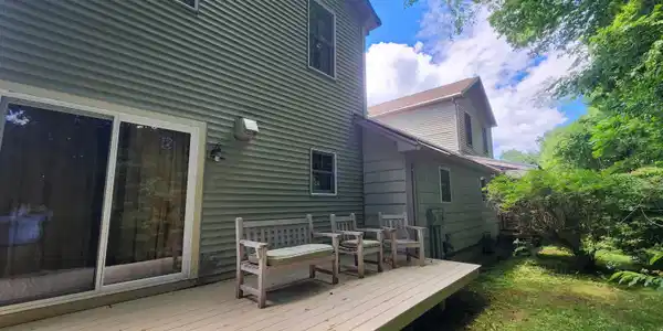 Image 4: Back Deck Area
