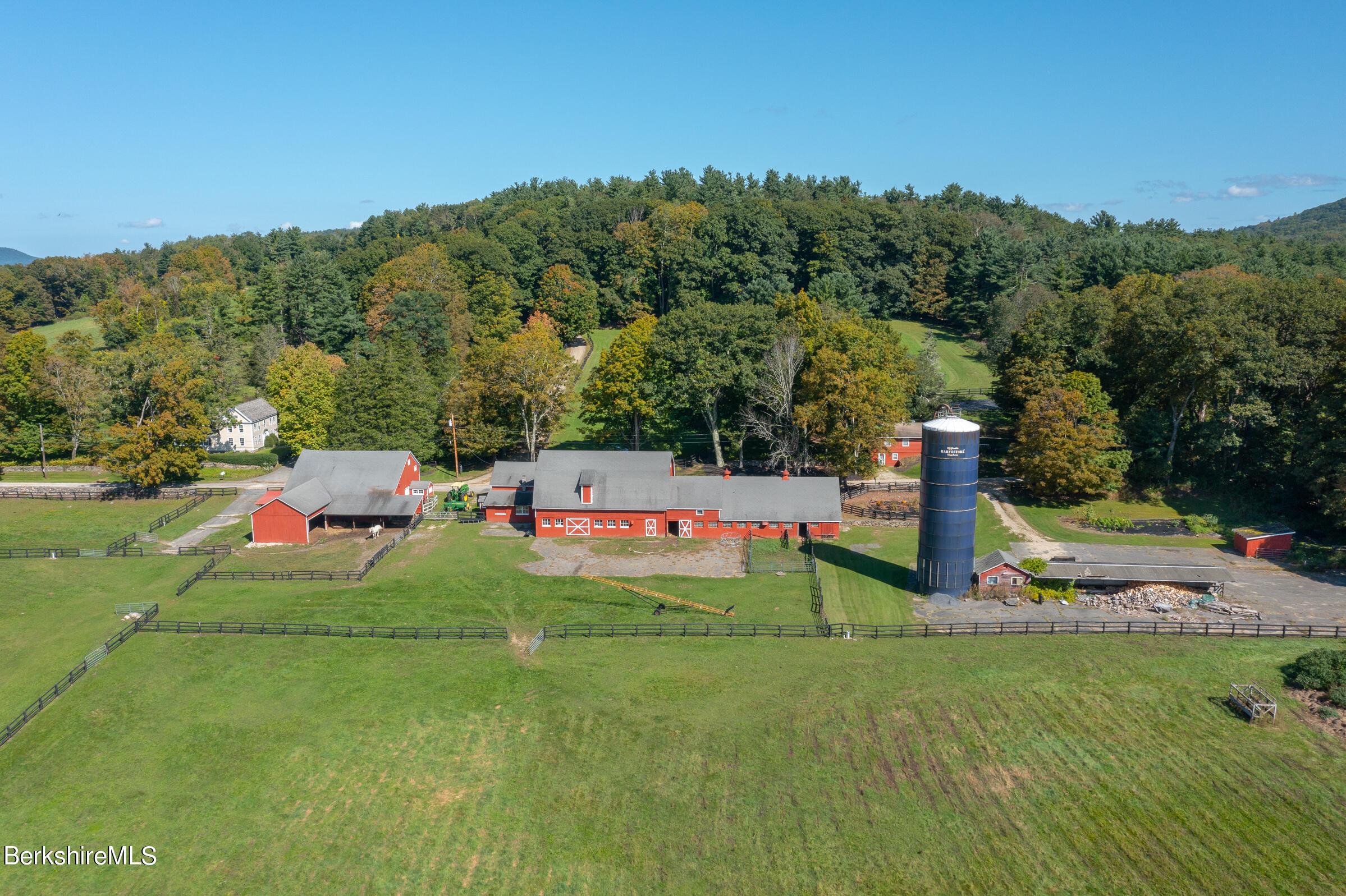 Image 4: THE BARN COMPLEX