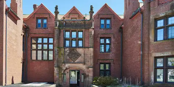 Image 4: Overlee House - Entrance