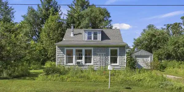 Image 2: 10 Exterior Front