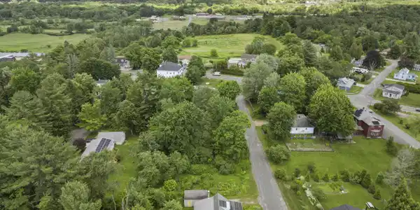 Image 4: 915 Aerial View