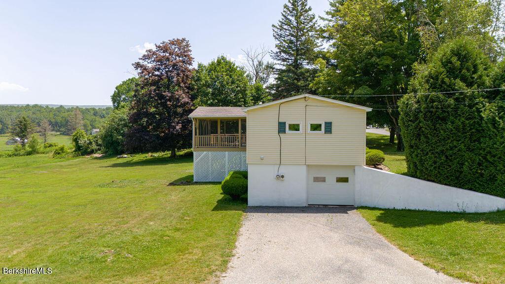 Image 4: Side View with Garage