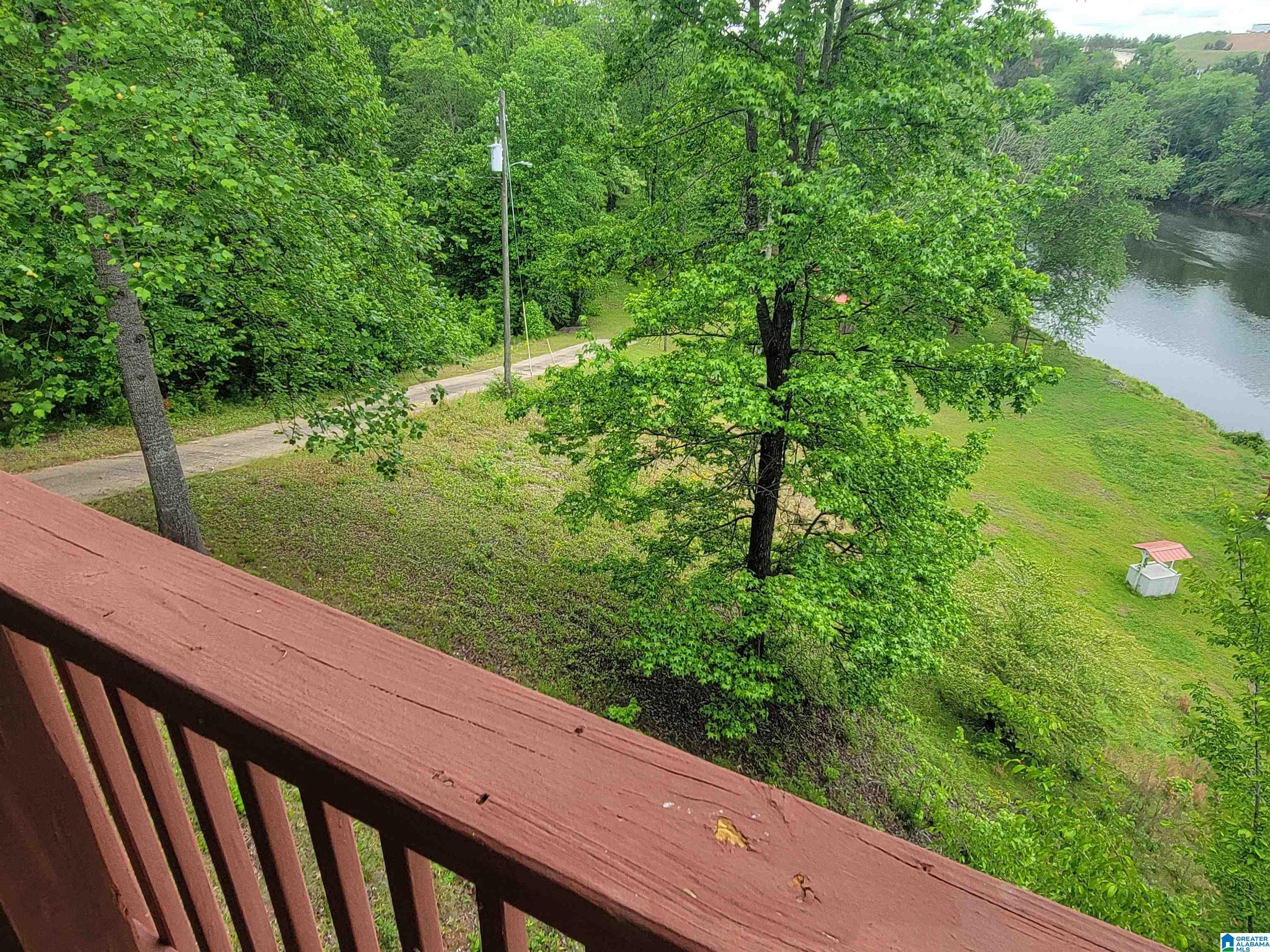 Image 3: Deck