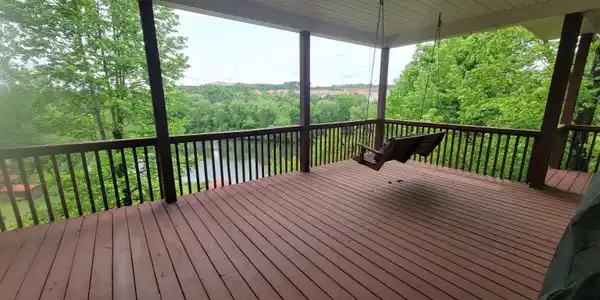 Image 4: Deck