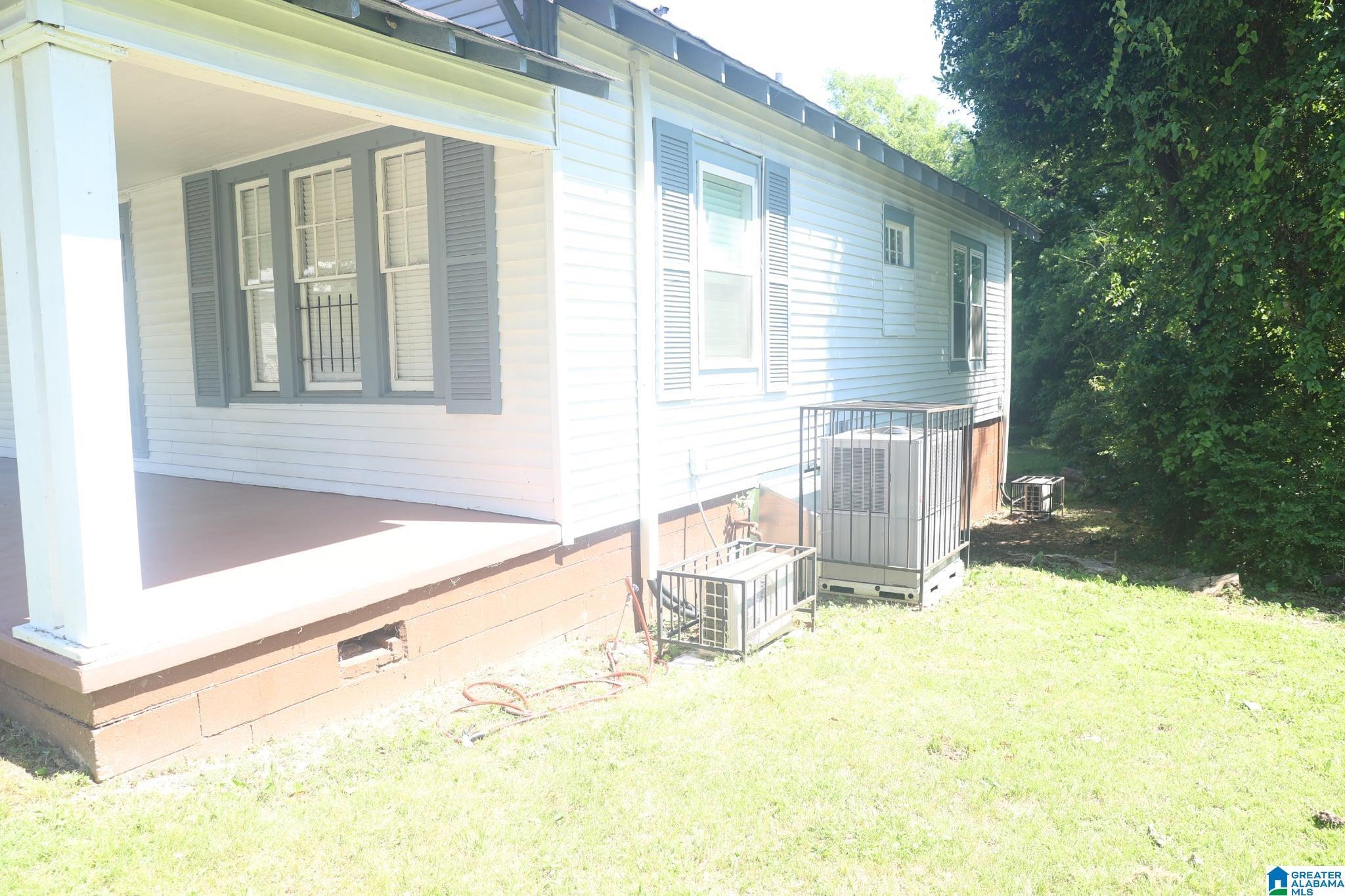 Image 4: Side Of Structure