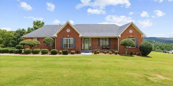 204 GREYSTONE DRIVE