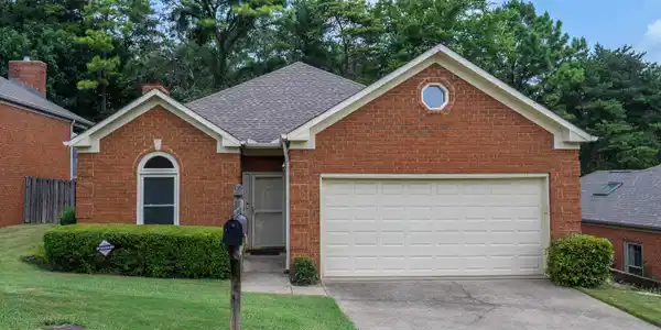 817 ROCKFORD LANE
