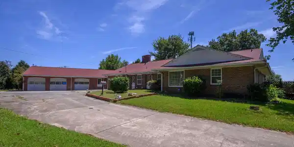 2041 PARKVIEW DRIVE