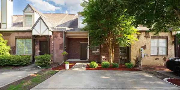 2239 RIDGEMONT DRIVE