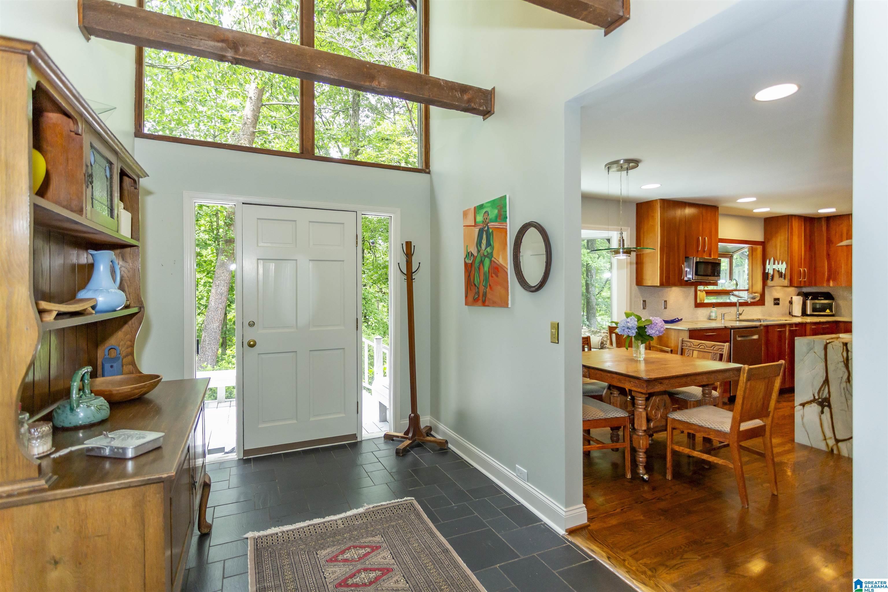 Image 2: Entry foyer, Foyer