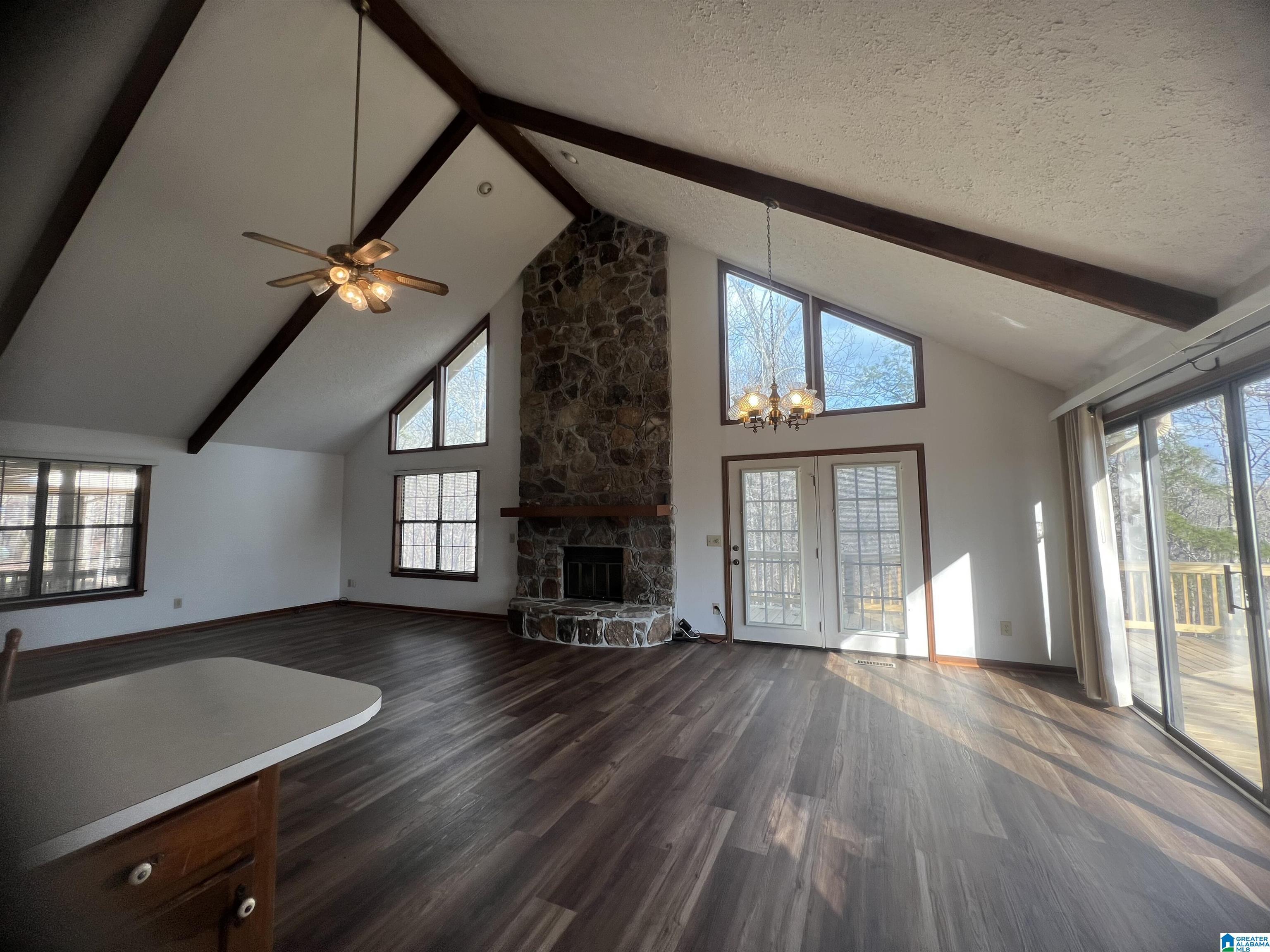 Image 4: Living Room