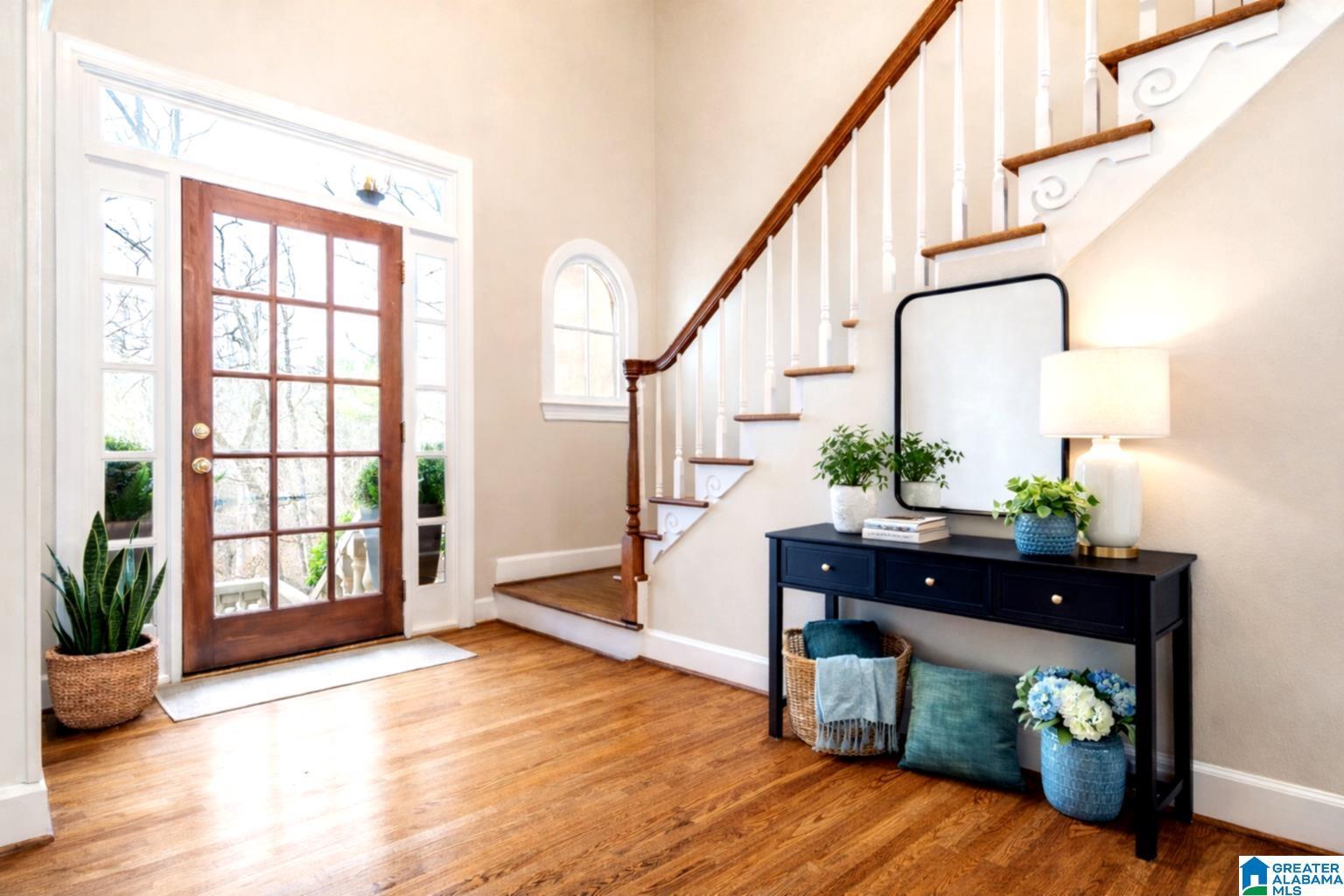 Image 3: Foyer