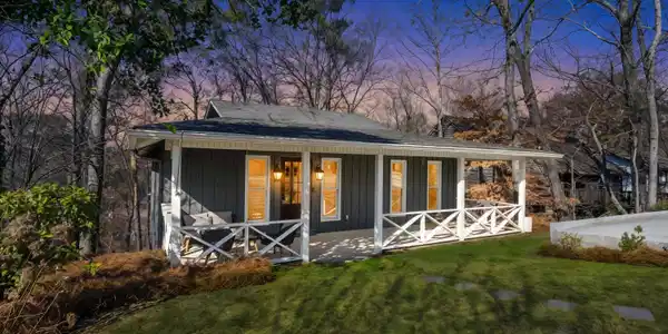 112 CREST DRIVE