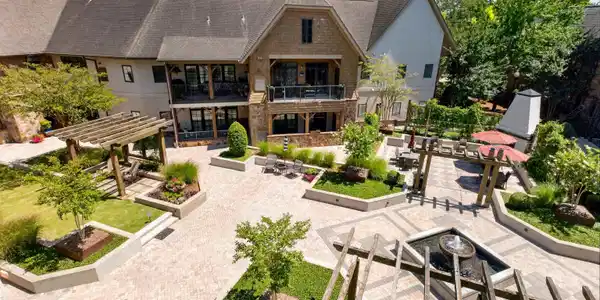 Image 2: Courtyard View!