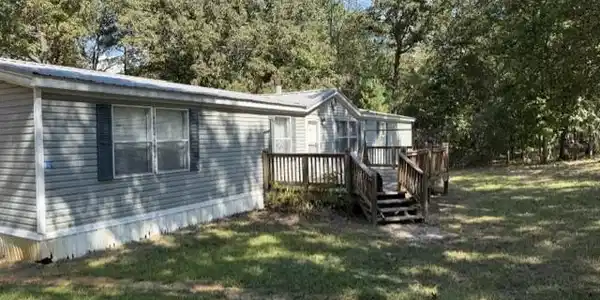 Image 3: Front Of Structure