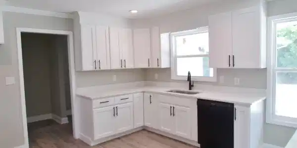 Image 3: Kitchen