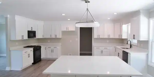 Image 4: Kitchen