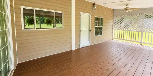 Image 3: Deck