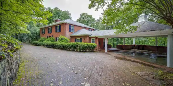 526 HILLYER HIGH ROAD