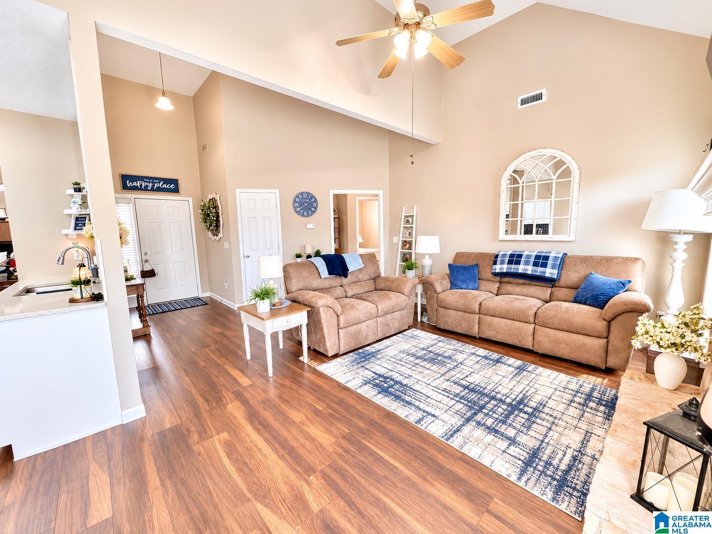 Image 3: Living Room