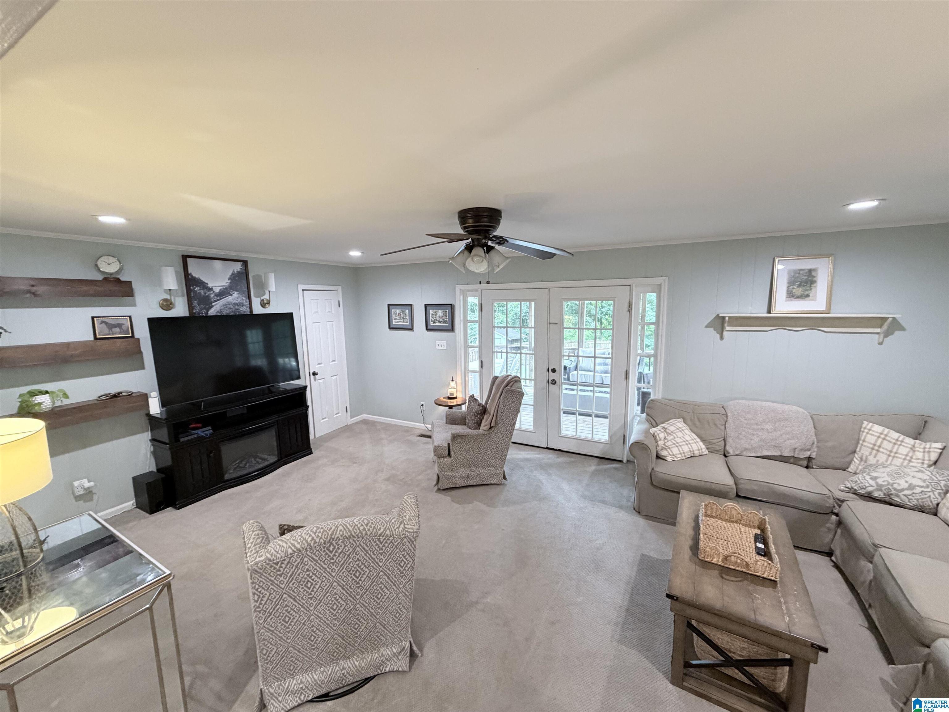 Image 3: Living Room