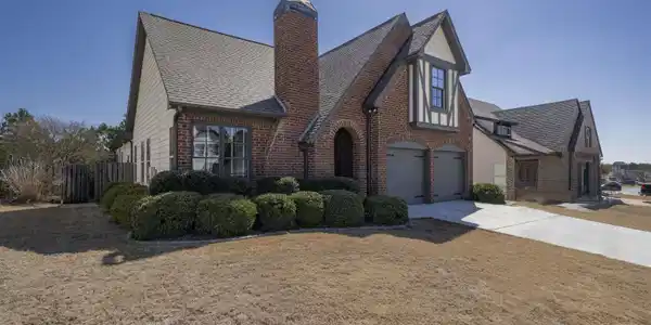 1346 MOUNTAIN LANE