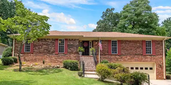 1828 JACOBS LANE