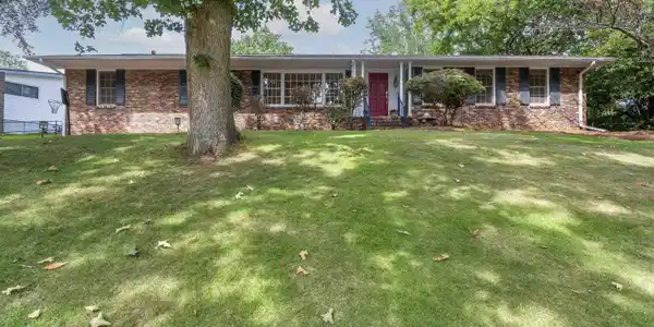 1013 VISTA CIRCLE