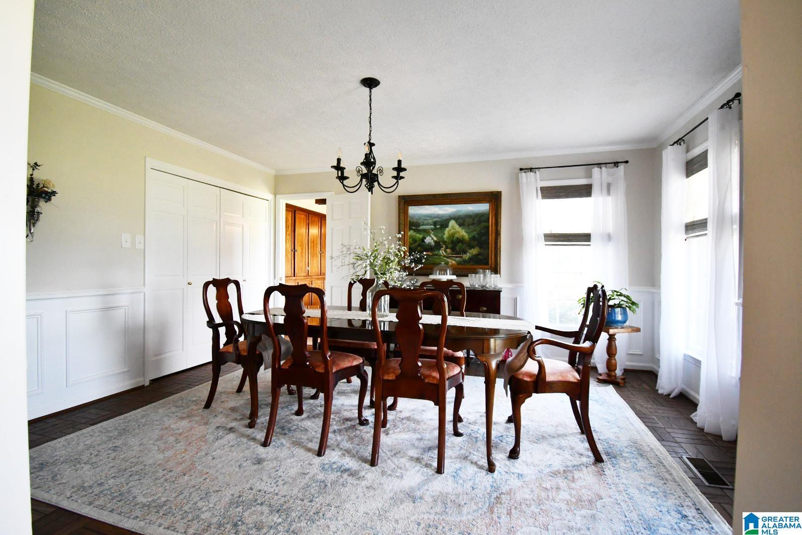 Image 4: Dining Area