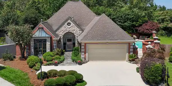 345 WILLOW CREST LANE