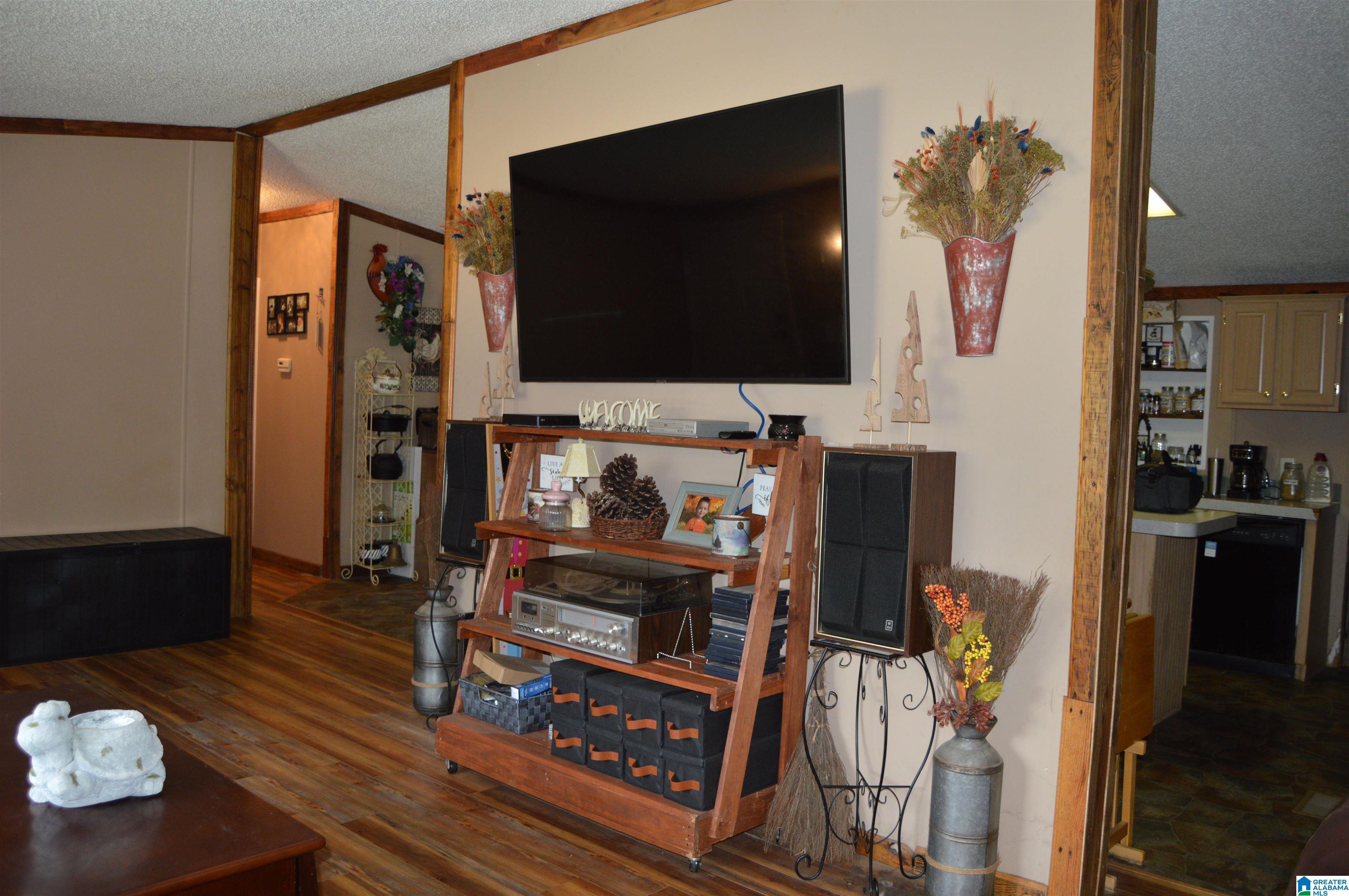 Image 3: Living Room