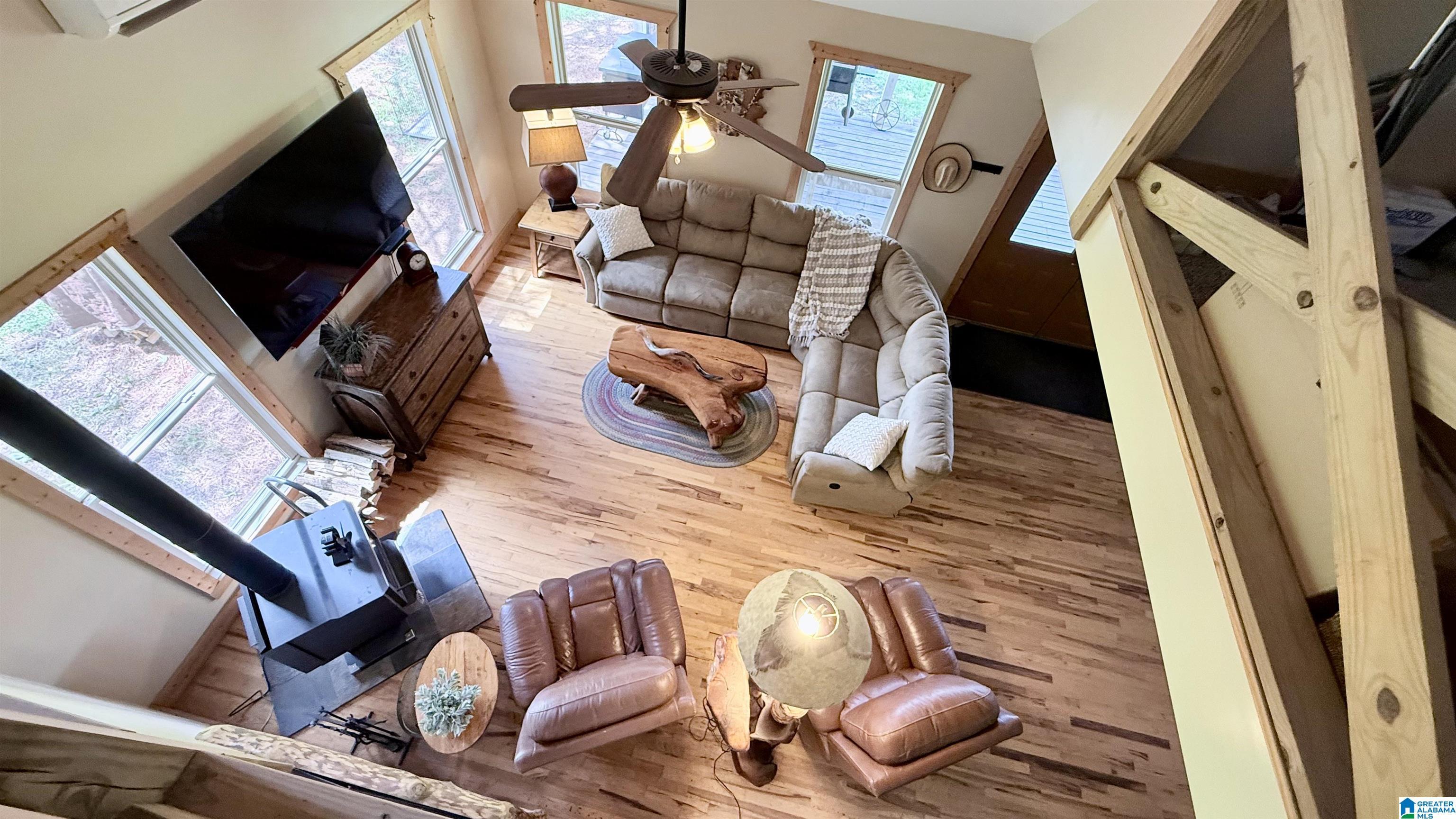 Image 4: Living Room
