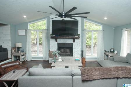 1404 MOUNTAIN LAUREL COURT NE