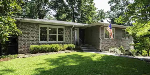 1601 BROOKCREST CIRCLE