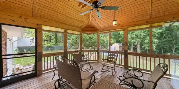 1404 DOGWOOD DRIVE