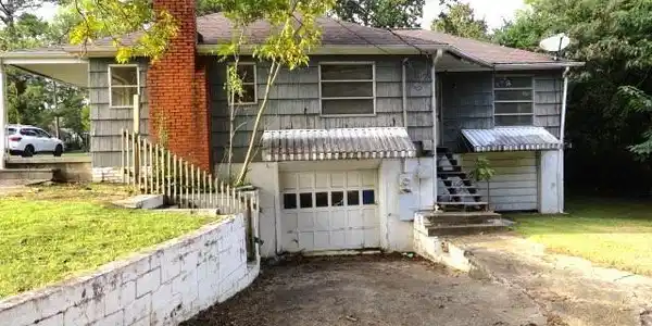 841 LYNNDALE LANE